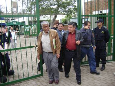 Alcalde Jaime Uribe y Nelson Chui  en Presupuesto Participativo Regional Lima 2009 