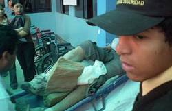 Momentos en que trasladaban a los heridos al hospital de Huaral
