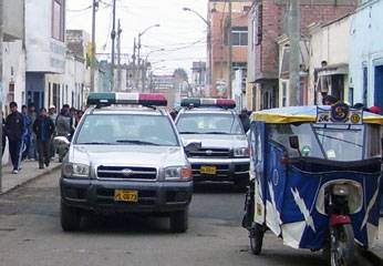 Camionetas de la policia de Huaral