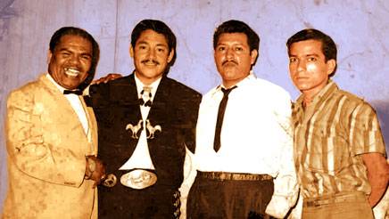 Romulo Varillas (Embajadores  Criollos), El mexicano Javier Solís (cantante de boleros), Anibal Morales, Félix Pasache (compositor). Foto: 1967 (Guayaquil)
