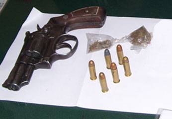Se halló un revolver con 6 proyectiles de bala