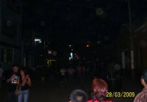 Las  calle principales del centro de Huaral,como el Boulevar,  estaban apagadas las luces del vía publica, asi como letreros luminosos de establecimientos. 