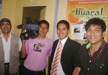 También llegaron a las instalaciones de Huaralenlinea. Se entrevistaron con varios medios de comunicación.
