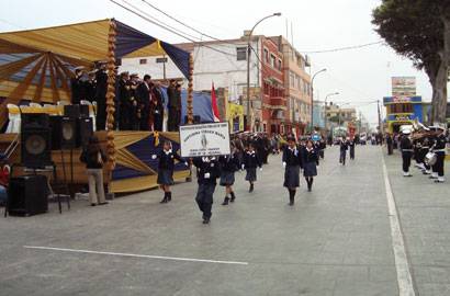 Desfile del aniversario del hundimiento de la Covadonga en el 2008.