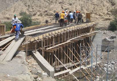 Puente carrozable en Aucallama.