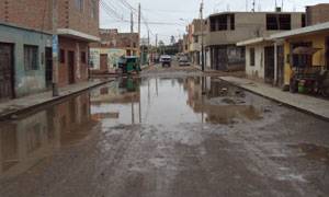 Inundación en las calles Trujillo y Tres de Octubre.