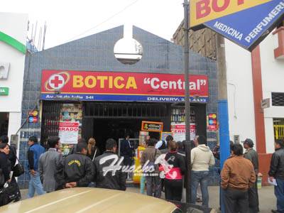 En Huacho cierran farmacia por vender medicamentos vencidos