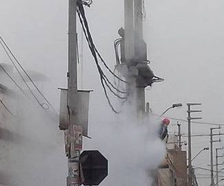 Corto circuito provoca amago de incendio en poste de alta tensión Huaralenlinea.com