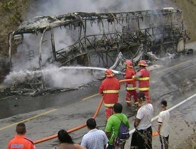 Integrantes Grupo 5 salvaron de morir tras incendiarse su bus en Olmos  VIDEO Y FOTOS Huaralenlinea.com