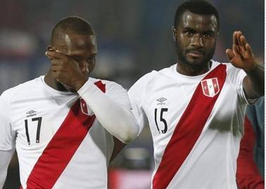 Perú vs. Chile Advíncula rompe en llanto tras derrota en semifinales  Huaralenlinea.com