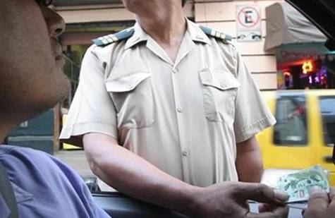 Coima a policías merecerá hasta 8 años de cárcel y la inhabilitación de conducir