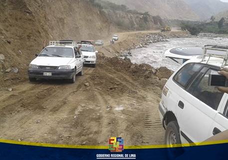 Se restablece el tránsito vehicular en carretera que conduce al distrito de Acos en Huaral