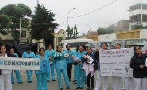 Enfermeras del hospital de Chancay realizan protesta en el frontis de la institución Huaral
