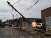 Nadie repara el poste a punto de caer en la Urb. Aparicio – Huaral