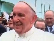 Papa Francisco sufrió un golpe en papamóvil y quedó con hinchazón en el ojo