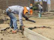 Alcaldesa inicia obra de creación de losa deportiva multiusos en Angélica morales