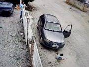 Un hombre atropella por accidente a su sobrino (VIDEO)