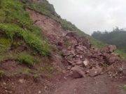 Pacaraos: Deslizamiento de rocas, interrumpe carretera que une poblados de Ravira y Pacaraos