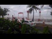 Puerto Rico es azotado por olas de hasta nueve metros de altura (Video)
