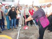 Vecinos de las Acacias felices por inicio de obras y colocación de primera piedra