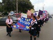 Cañete: Decenas de escolares marchan contra la violencia a la mujer