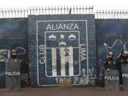 Alianza Lima la PNP recuperó el control del Matute tras enfrentamientos.