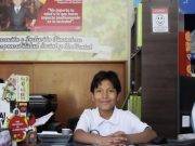 Niño arequipeño dirige su propio banco y tiene más de 2 mil clientes