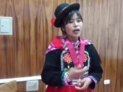 La primera estudiante de una universidad de Puno que sustenta su tesis en aimara