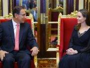 Encuentro entre Angelina Jolie y Martín Vizcarra en Palacio de Gobierno