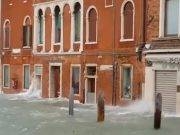 Venecia se inunda por fuerte temporal en Italia