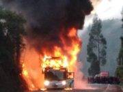 Pasajeros salvan de morir tras incendio de bus cerca de peaje en Casma