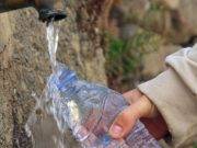 Rellenar botella de plástico con agua es como lamer un inodoro, ¿lo sabías?