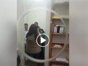 Personal de hospital de Cañete se toma selfies mientras pacientes esperan