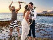 Facebook: Aquaman se infiltra en sesión de fotos de un boda en Hawaii y el resultado se hace viral