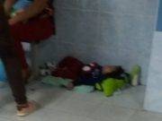 HUACHO: Indiferencia total del personal del Hospital con una niña que dormía en el suelo.