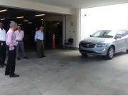 VIRAL: Prueba de sistema ‘antiatropello’ de auto inteligente sale mal.