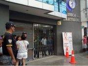 HUACHO: Sicario desata balacera al intentar matar a un hombre en un centro médico.