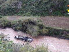 Tragedia: Un muerto y 25 heridos tras caída de bus al río Huallaga