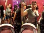 Mujer impide que padre de familia ingrese a ascensor con su bebé en coche
