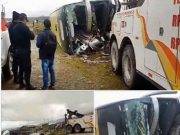Choque de bus y camión deja 2 muertos y más de 30 heridos FOTOS