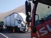 HUARAL: Choque entre camión y trailer en el serpentín de Pasamayo deja como salgo un muerto.