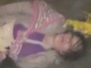 Encuentran a madre ebria y durmiendo en la calle con su hija de 3 años