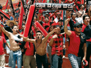 ¡Hasta cuando! Hinchas del club Melgar agreden a hincha de Universitario en Arequipa.