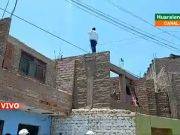 Acto temerario: Joven intentó lanzarse de lo alto de su vivienda portando un cuchillo en mano.