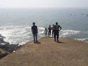 Barranca: Pescador que se encontraba trabajando se salva de milagro tras caer en peñasco.