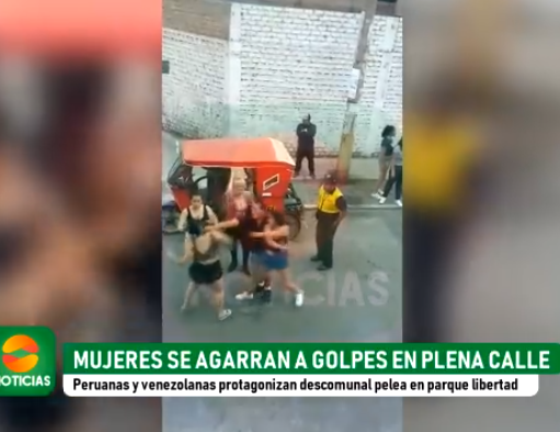 HUARAL: ¡Bochornoso! Mujeres de nacionalidad venezolana y peruana se agarran a golpes en plena vía pública