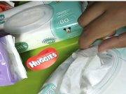 Toallitas y pañitos húmedos: alertan presencia de bacterias en 6 lotes de Huggies