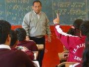 Ministerio de Educación promoverá becas de estudios superiores para alumnos destacados