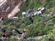 Seis muertos tras caída de combi a un abismo en Cusco