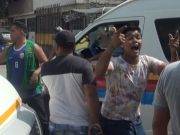 Mototaxistas venezolanos atacan a serenos y rompen cabeza a policía